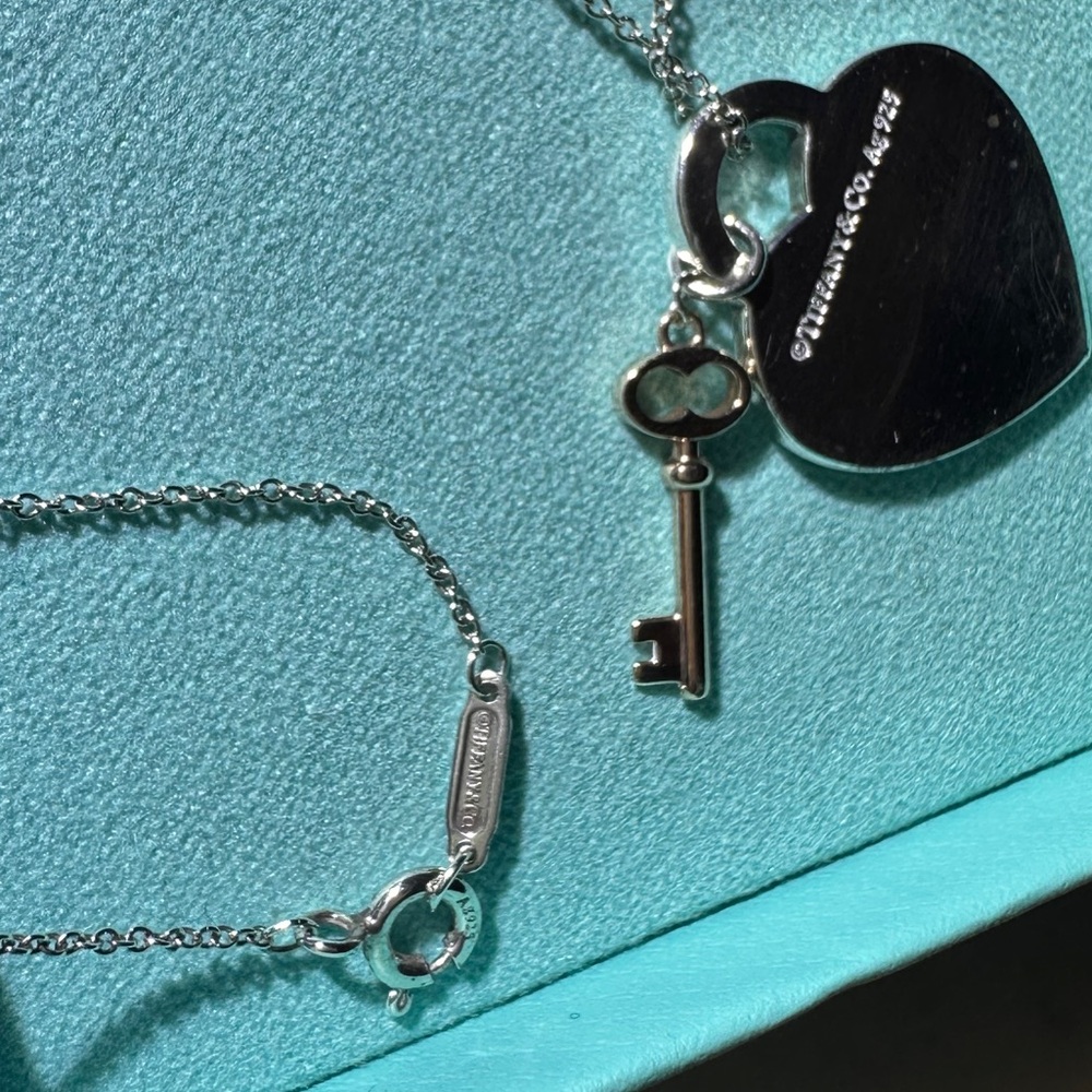 Tiffany & Co. Silver Heart and Rose Color Key Pendant - Picture 6 of 12